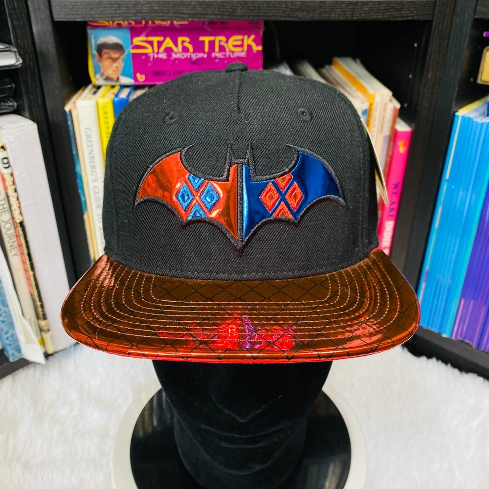 DC COMICS BATMAN / HARLEY QUINN SNAPBACK HAT